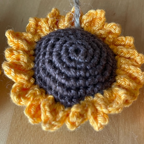 Handcrafted Sunflower Ornaments Set Crochet Holiday Seasonal Decor Christmas - Picture 6 of 9